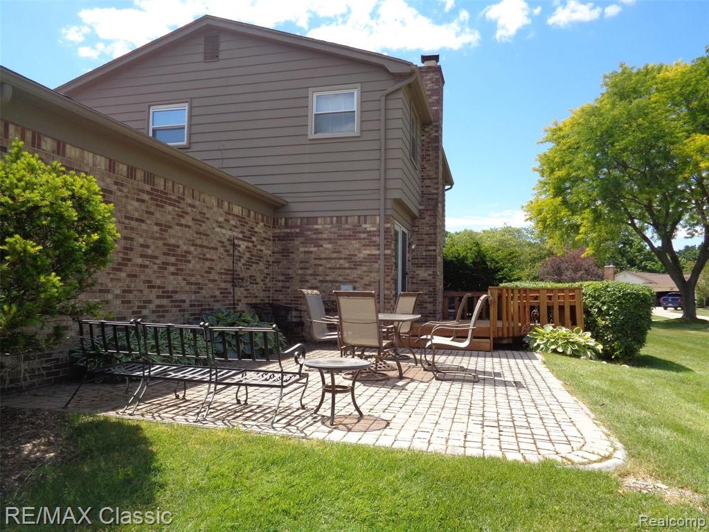 34020 Old Timber Road Farmington Hills, MI 48331 - Photo 7 of 36
