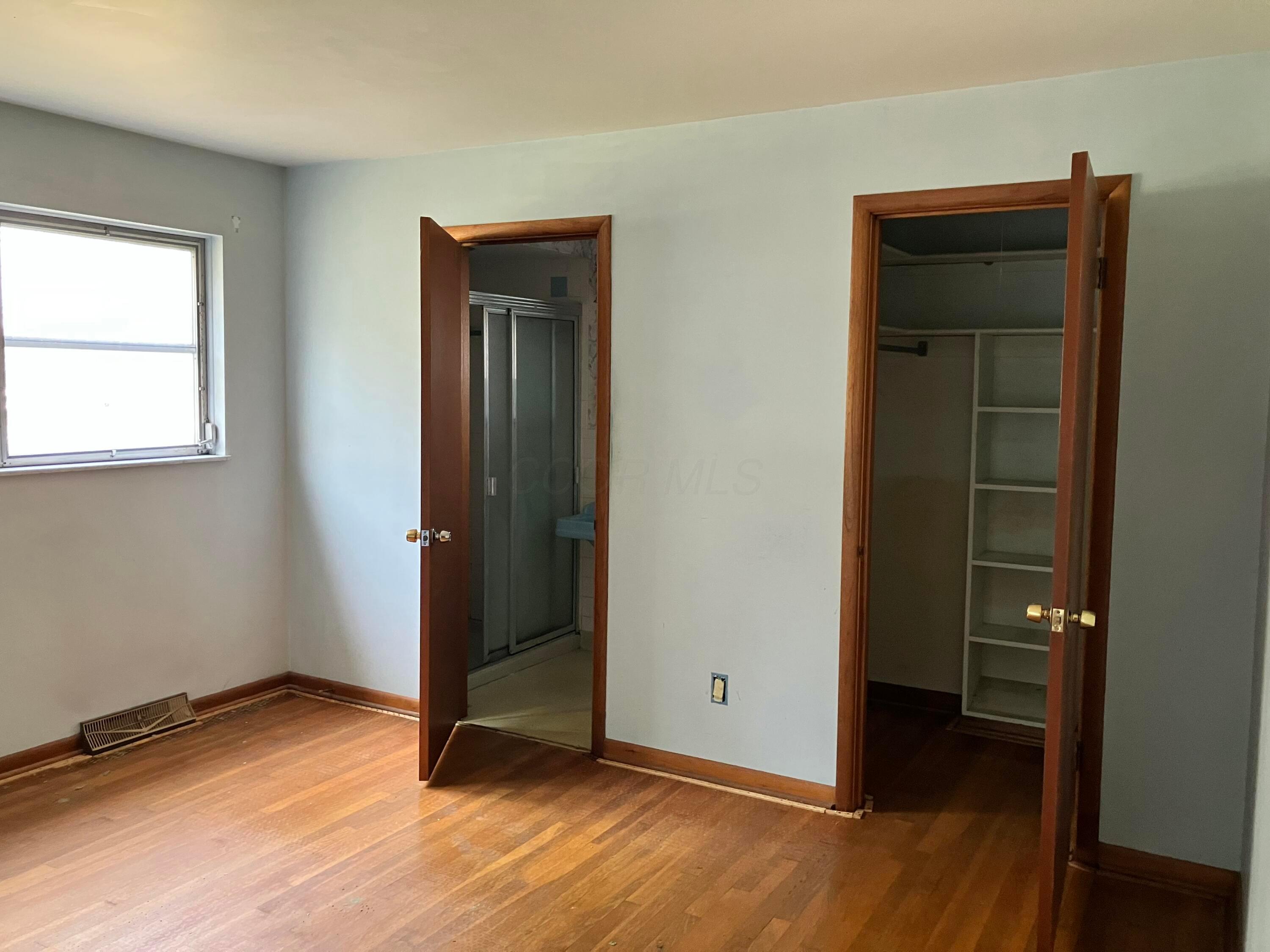 1000 McNaughten Road Columbus, OH 43213 - Photo 11 of 16 Primary Suite