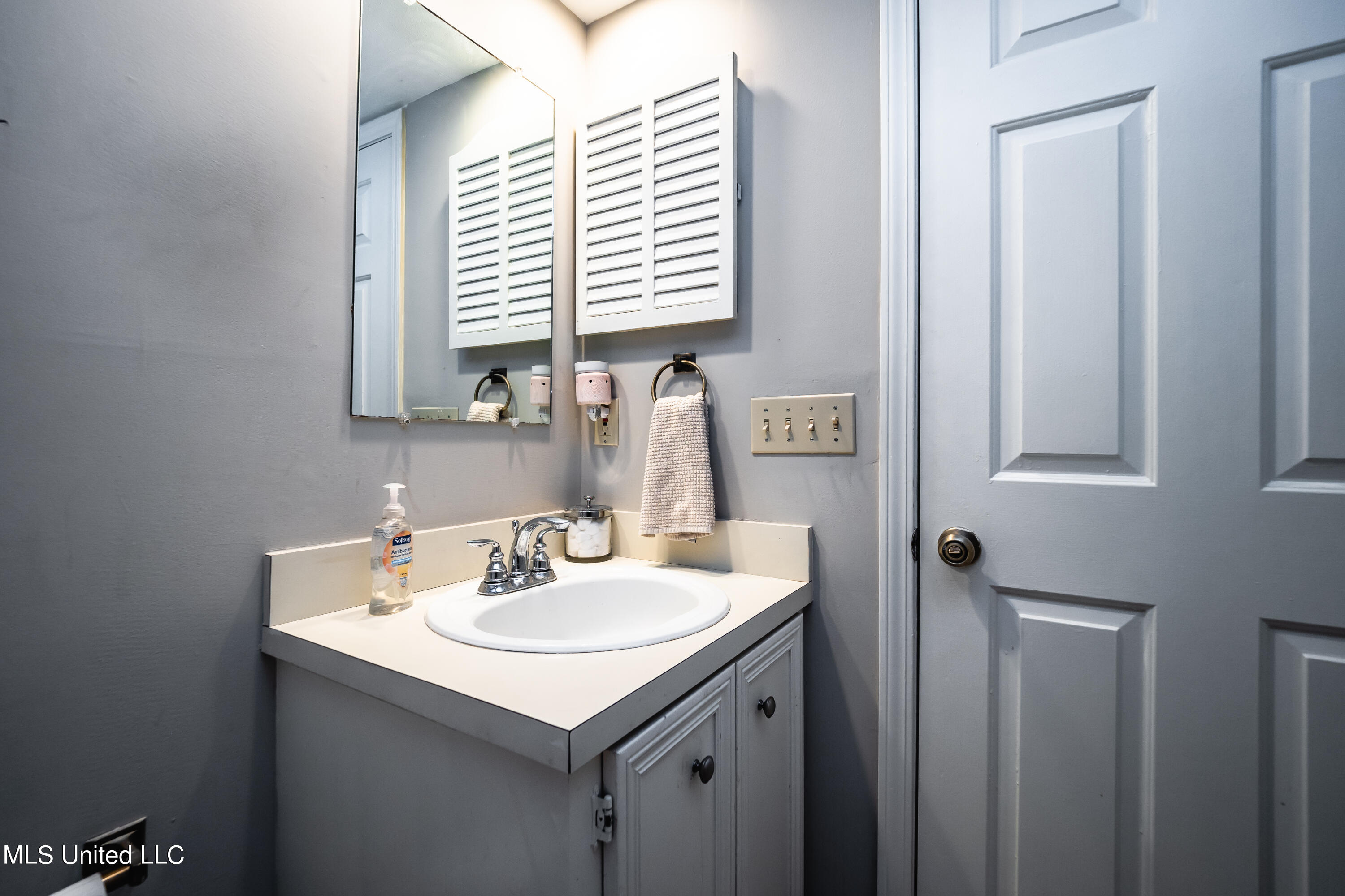 4233 Roxbury Road Jackson, MS 39211 - Photo 10 of 20 P3130113