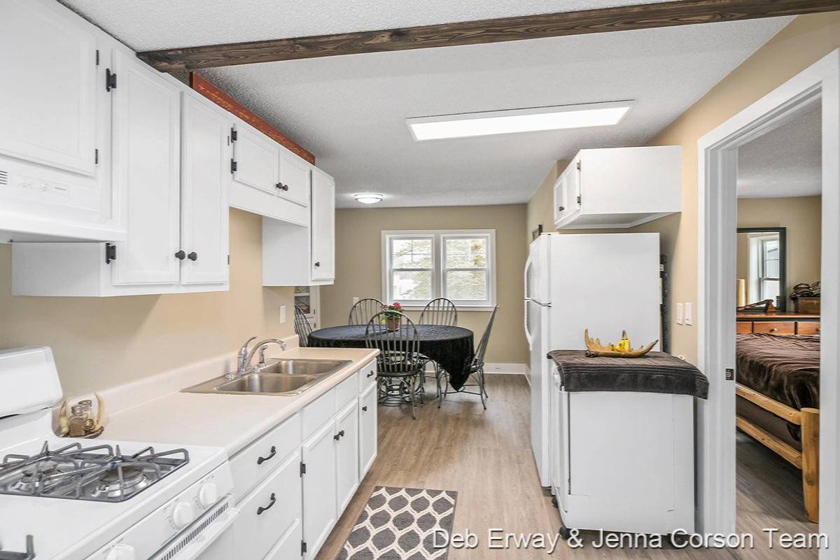 180 Powell Road Hastings, MI 49058 - Photo 11 of 27 IMG_1009