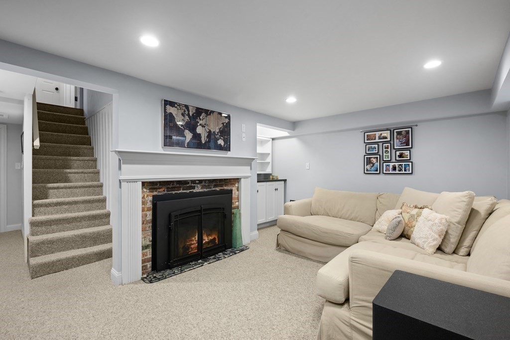 43 Douglas Road Lynnfield, MA 01940 - Photo 25 of 32 Gallery Image 25
