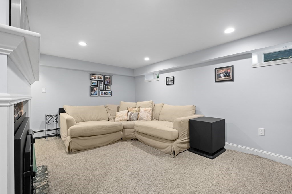 43 Douglas Road Lynnfield, MA 01940 - Photo 27 of 32 Gallery Image 27