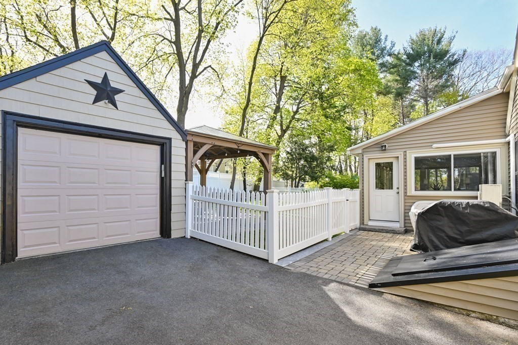 43 Douglas Road Lynnfield, MA 01940 - Photo 28 of 32 Gallery Image 28