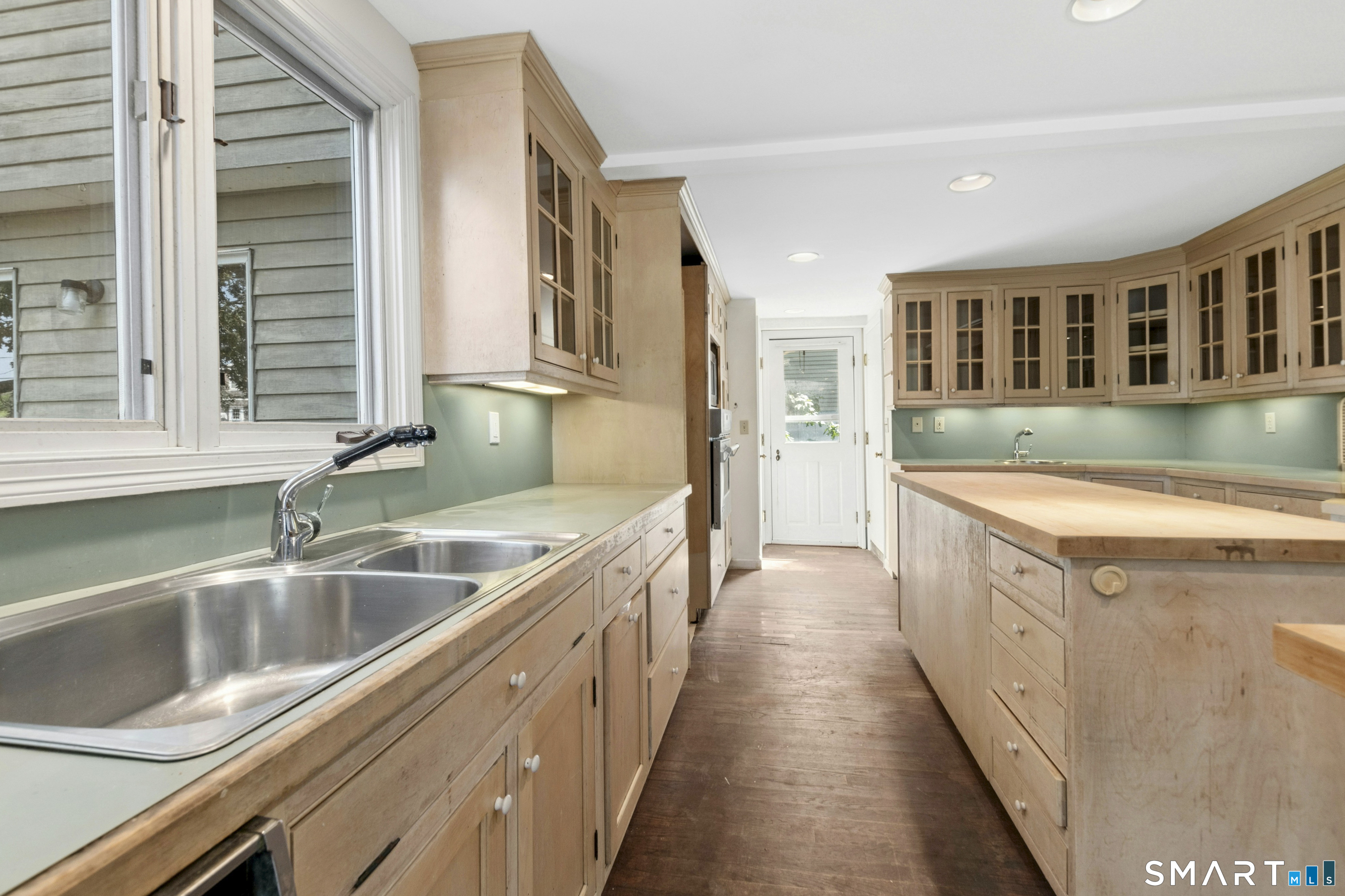 7 Channel Avenue Norwalk, CT 06854 - Photo 5 of 23 Gallery Image 5