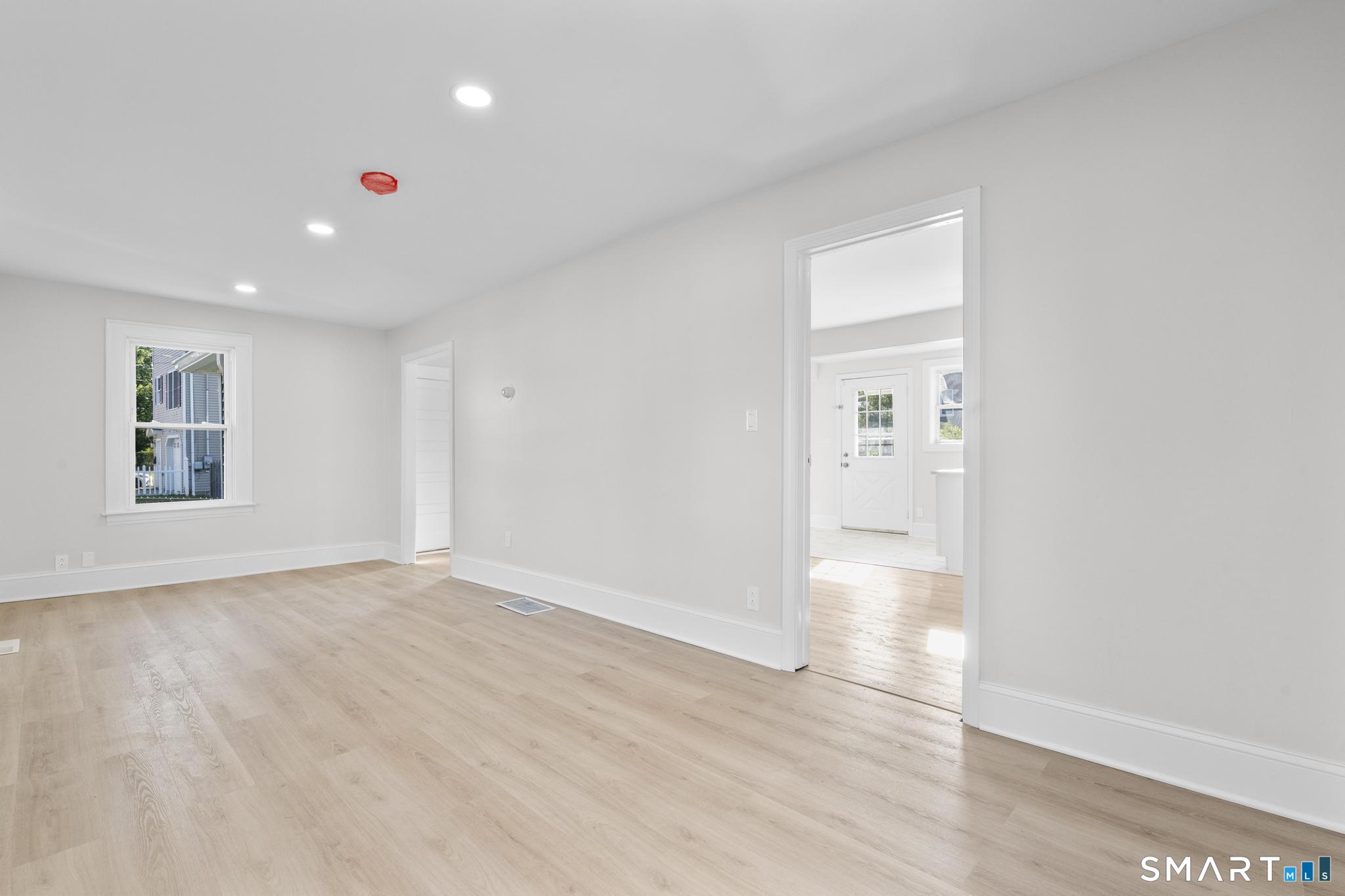 39 Edwards Street Hamden, CT 06517 - Photo 4 of 17