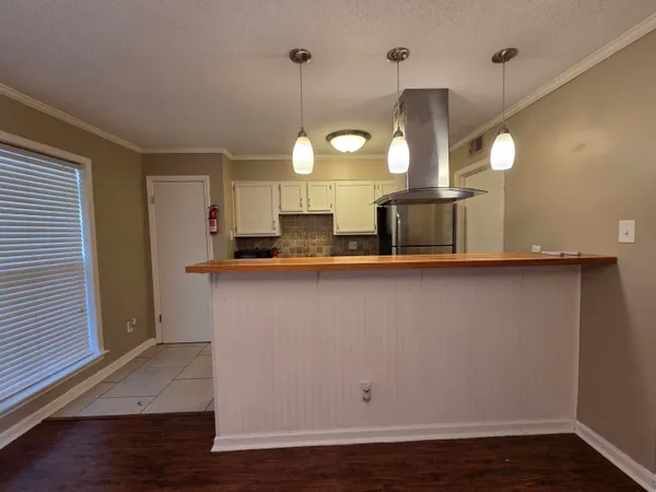 $1,495 | 2104 Harbert Avenue, Memphis, TN 38104