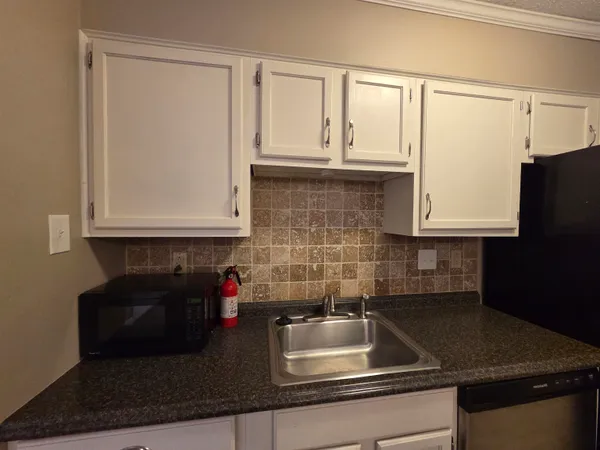 $1,495 | 2104 Harbert Avenue, Memphis, TN 38104