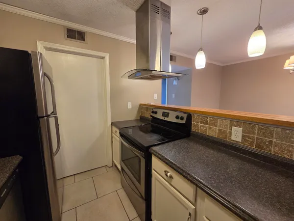 $1,425 | 2104 Harbert Avenue, Memphis, TN 38104