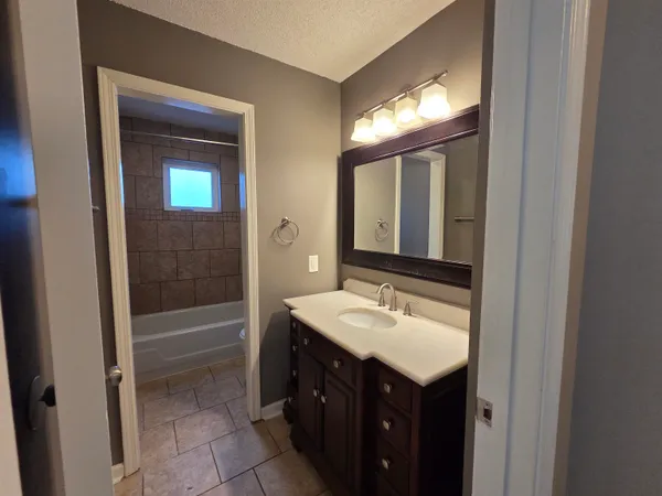 $1,425 | 2104 Harbert Avenue, Memphis, TN 38104