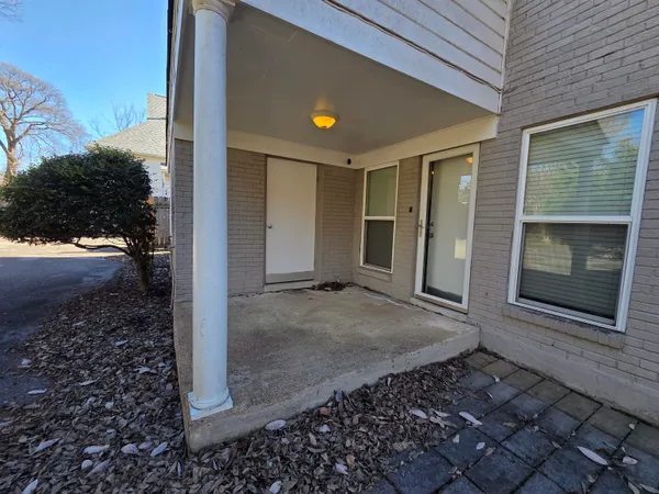 $1,425 | 2104 Harbert Avenue, Memphis, TN 38104