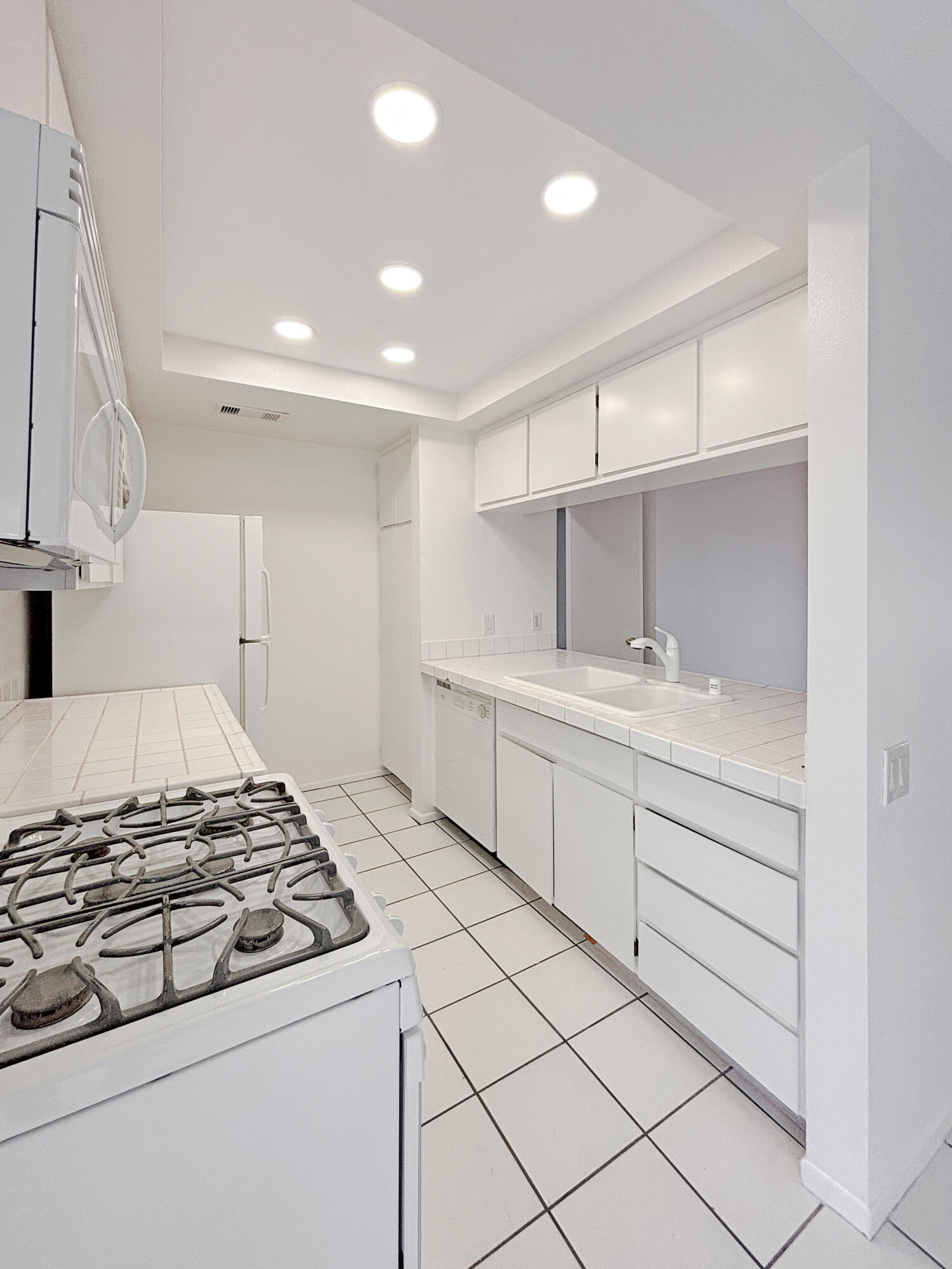 63 Lakeview Circle Cathedral City, CA 92234 - Photo 5 of 15 a bathroom with a sink and a mirror