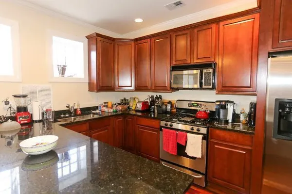 $2,995 | 4325 North Ashland Avenue, Unit G, Chicago, IL 60613