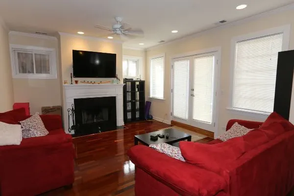 $2,995 | 4325 North Ashland Avenue, Unit G, Chicago, IL 60613