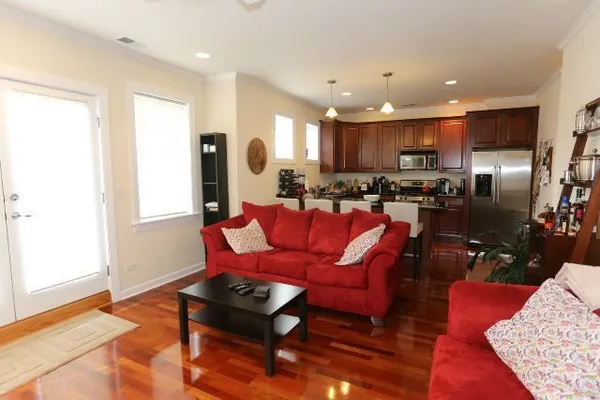 $2,995 | 4325 North Ashland Avenue, Unit G, Chicago, IL 60613
