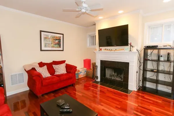 $2,995 | 4325 North Ashland Avenue, Unit G, Chicago, IL 60613