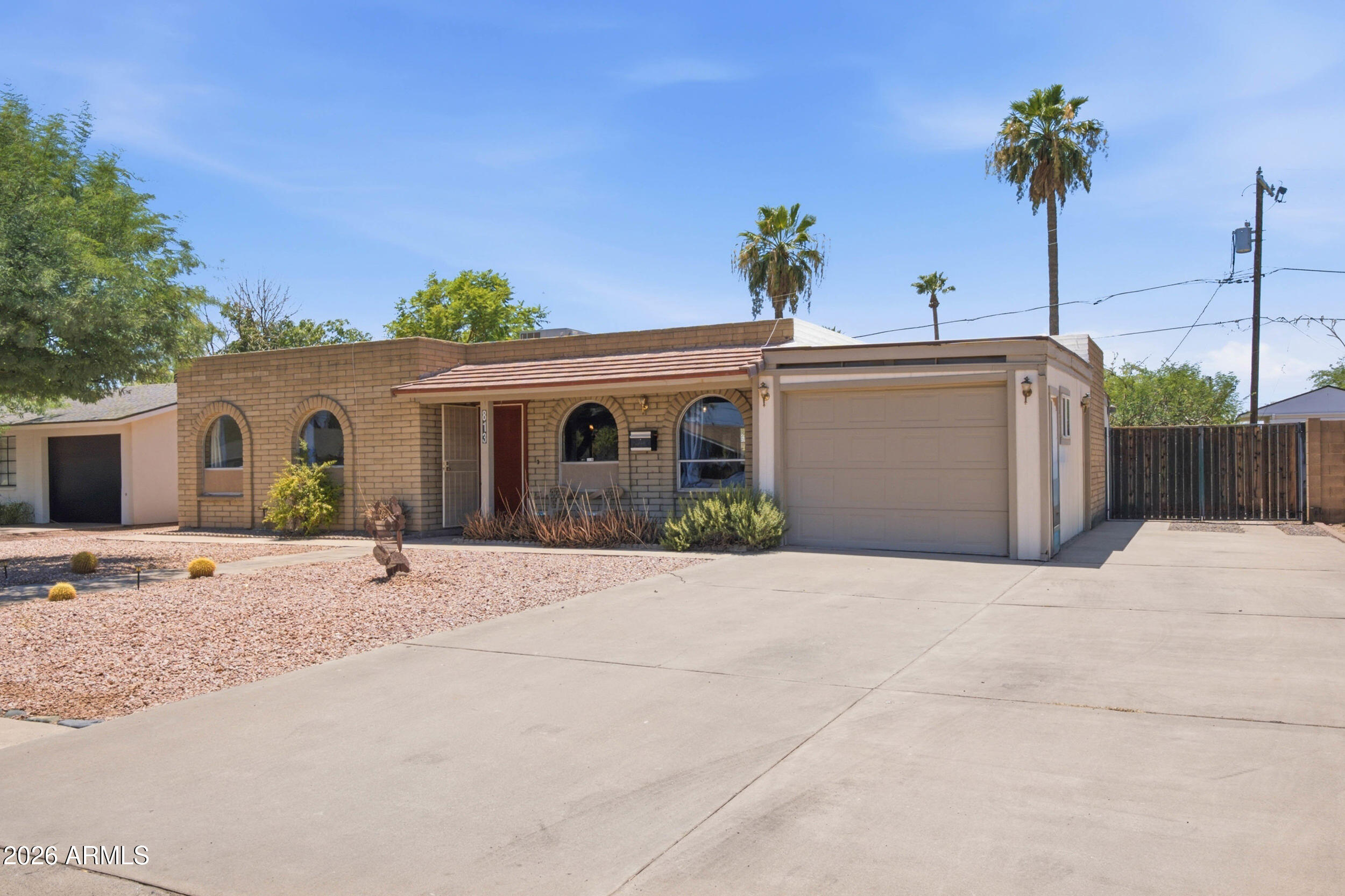 813 West Romo Jones Street Tempe, AZ 85281 - Photo 3 of 23 813 W Romo Jones St-2