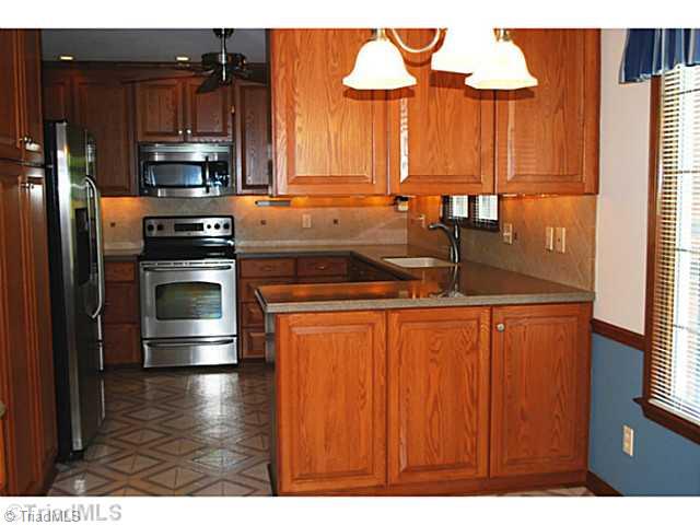 4291 River Ridge Road Pfafftown, NC 27040 - Photo 6 of 16 Kitchen.