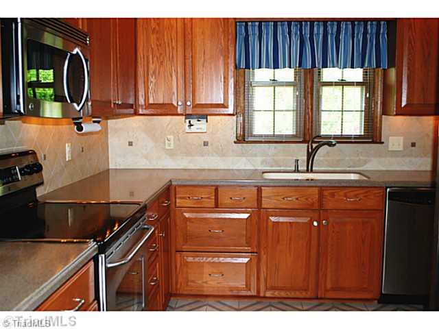 4291 River Ridge Road Pfafftown, NC 27040 - Photo 7 of 16 Kitchen.