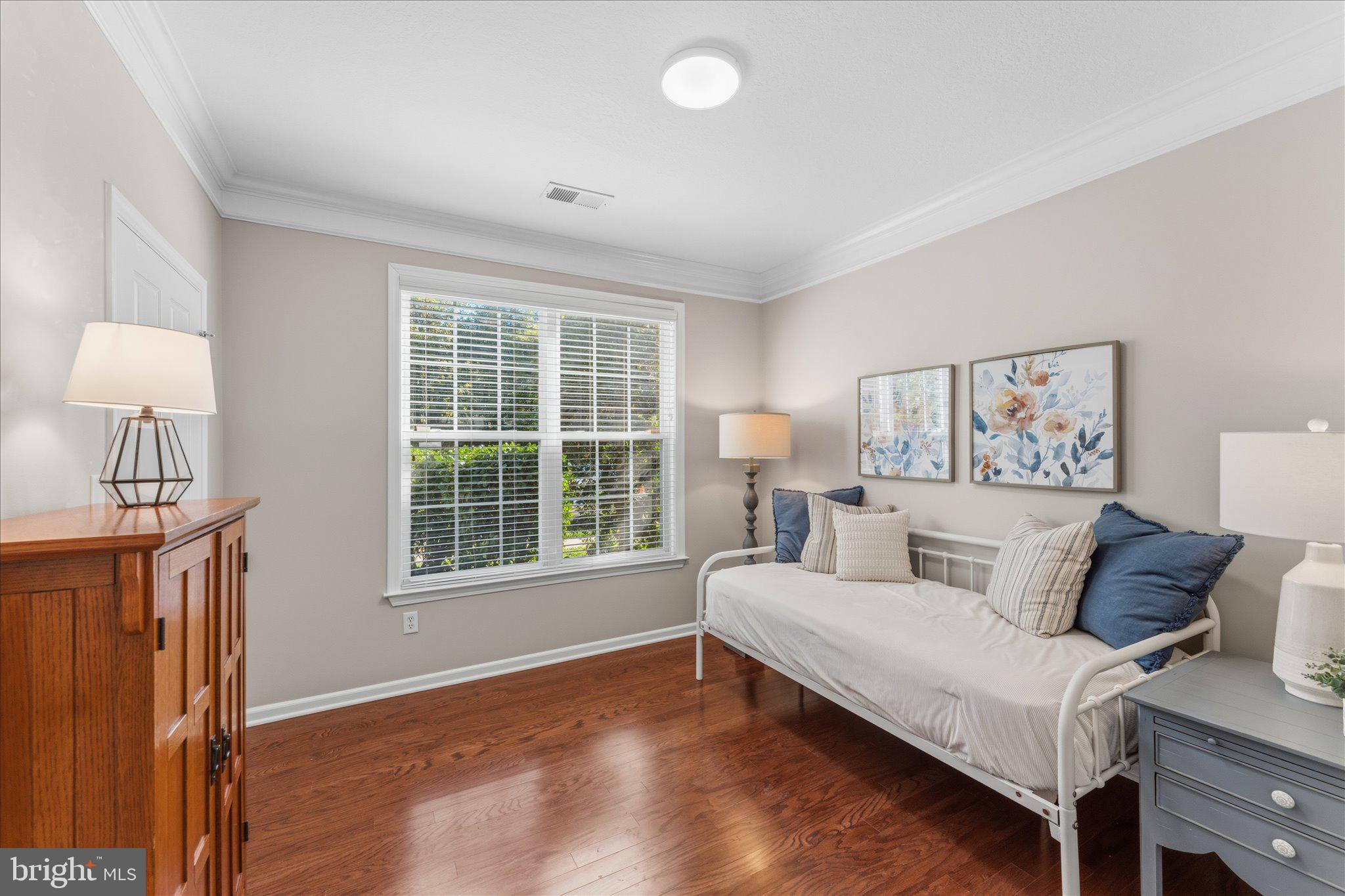 503 Sunset View Terrace Southeast, Unit 101 Leesburg, VA 20175 - Photo 26 of 39 Bright and inviting guest room retreat.