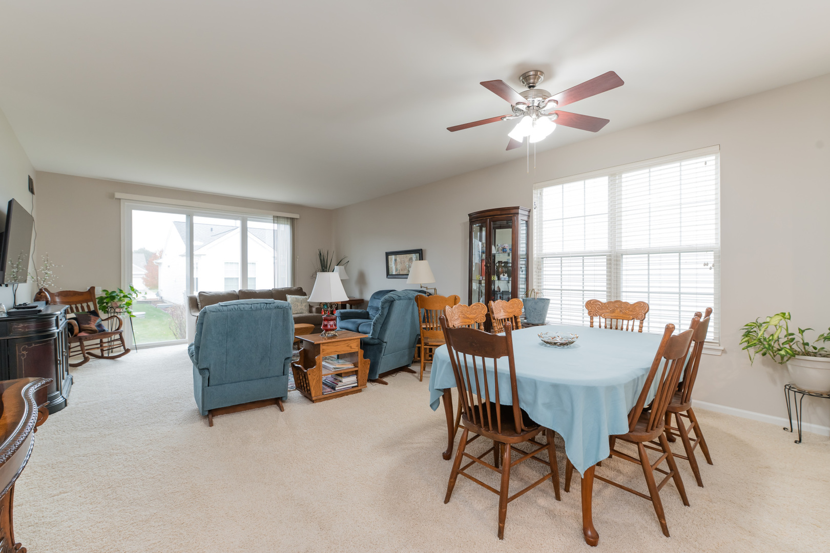 13822 Chestnut Lane Huntley, IL 60142 - Photo 10 of 43 a dining room with furniture and window
