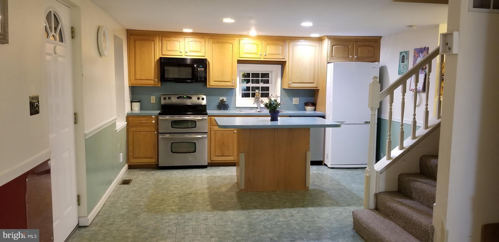 438 Rutts Road Elizabethtown, PA 17022 - Photo 4 of 34 Updated Kitchen with Preparation Bar