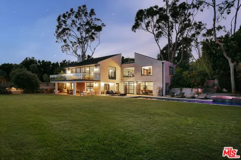 a view of empty room with windows