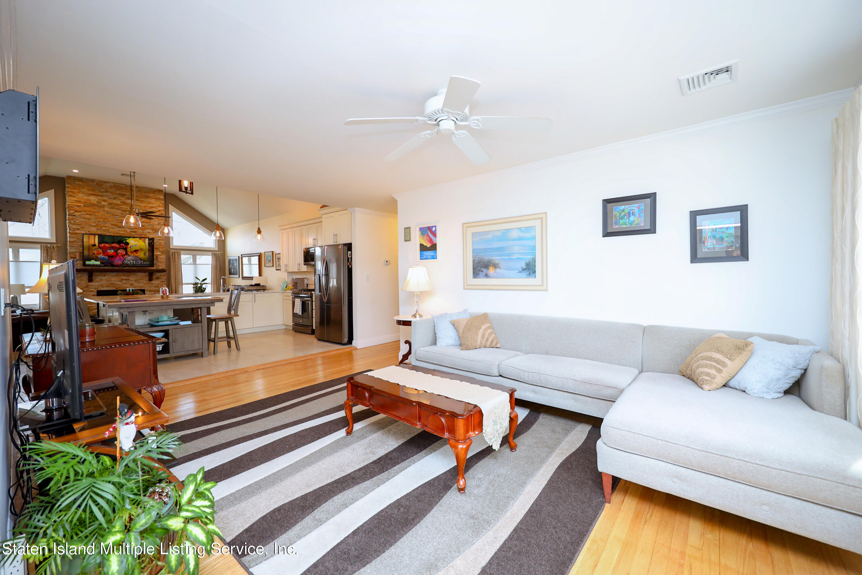 141 Beach Road Staten Island, NY 10312 - Photo 4 of 24 0A5335C3-E77B-41D8-B45A-118B61E73D35