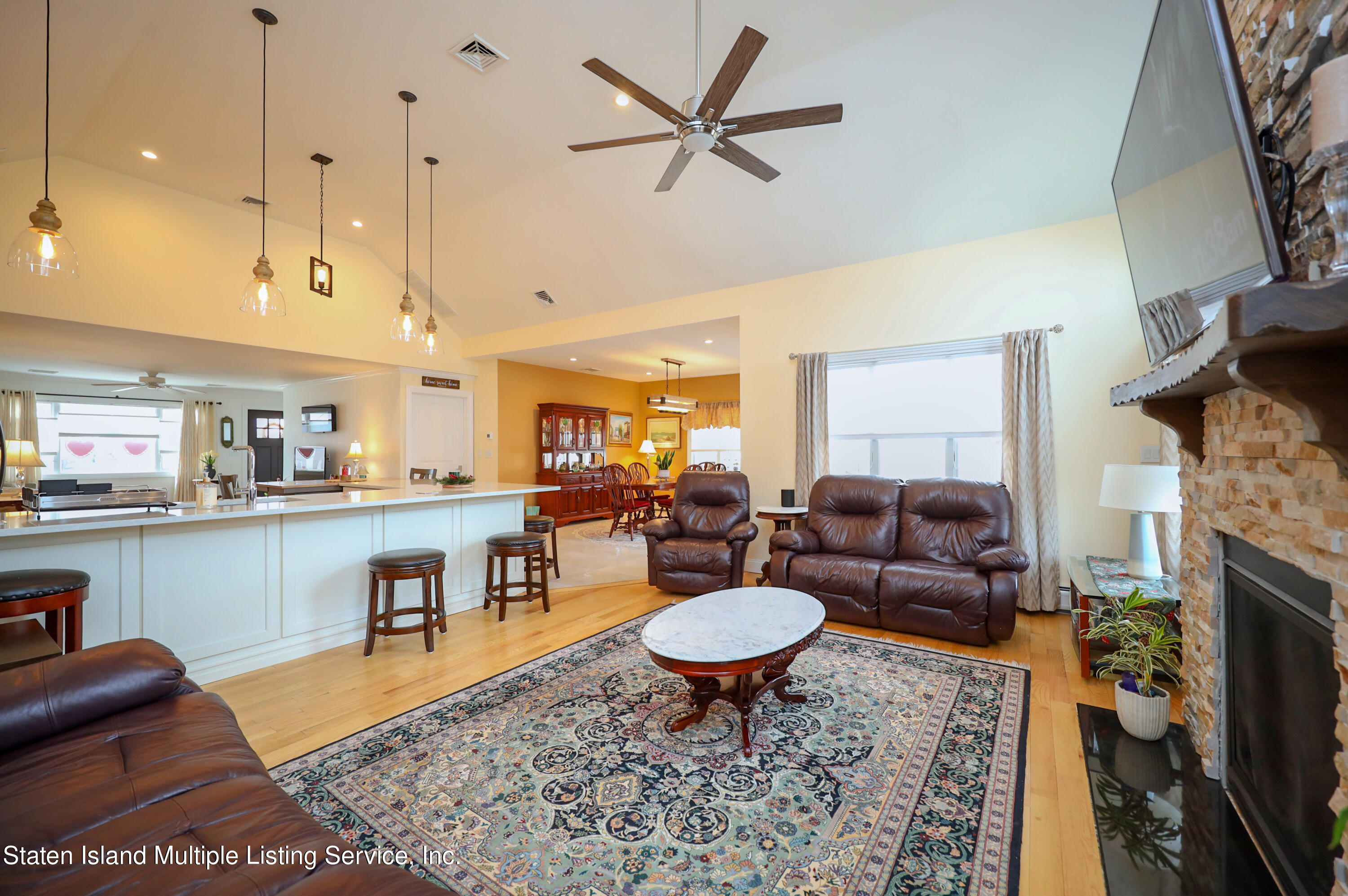 141 Beach Road Staten Island, NY 10312 - Photo 5 of 24 D9CAF385-456E-4970-9A23-FB9338303494