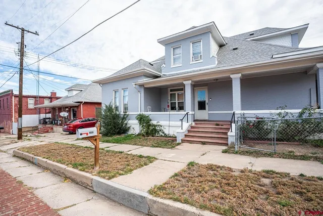 a house view with a outdoor space