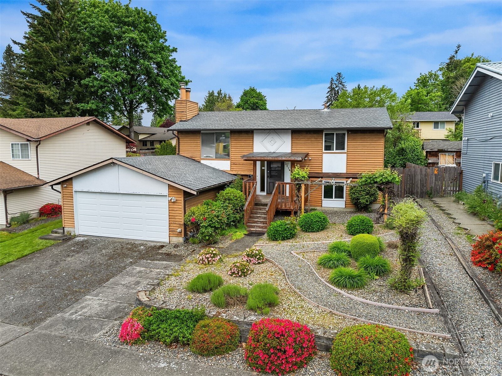 3214 Southeast 19th Court Renton, WA 98058 - Photo 3 of 25 Gallery Image 3
