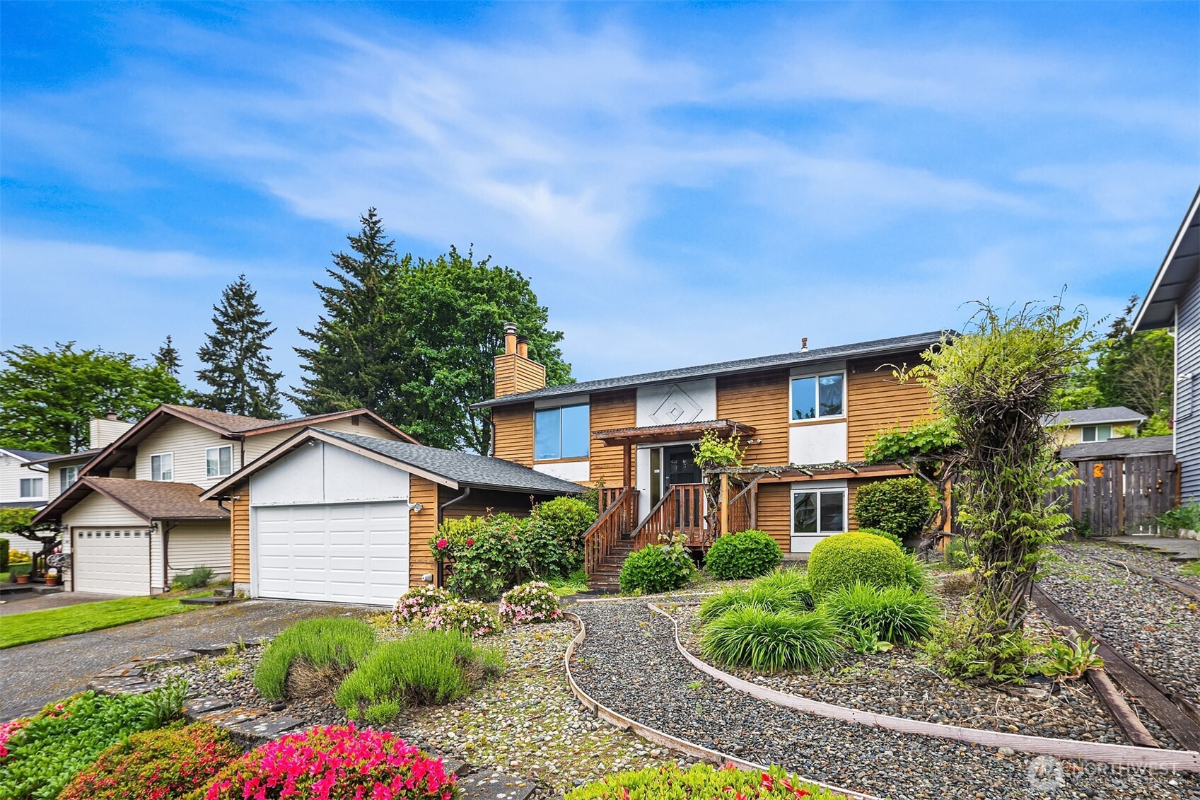 3214 Southeast 19th Court Renton, WA 98058 - Photo 4 of 25 Gallery Image 4