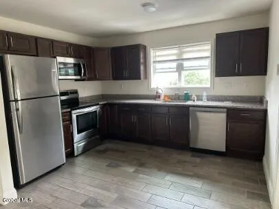 $1,650 | 1047 Broadway, Unit 7, Rensselaer, NY 12144