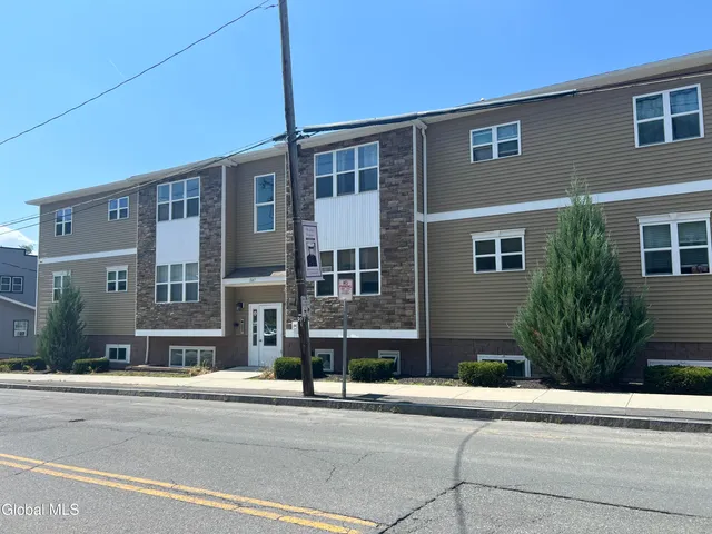 $1,650 | 1047 Broadway, Unit 7, Rensselaer, NY 12144