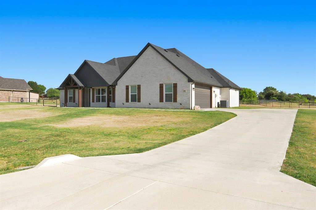 121 Friendship Way Boyd, TX 76023 - Photo 2 of 38 Gallery Image 2