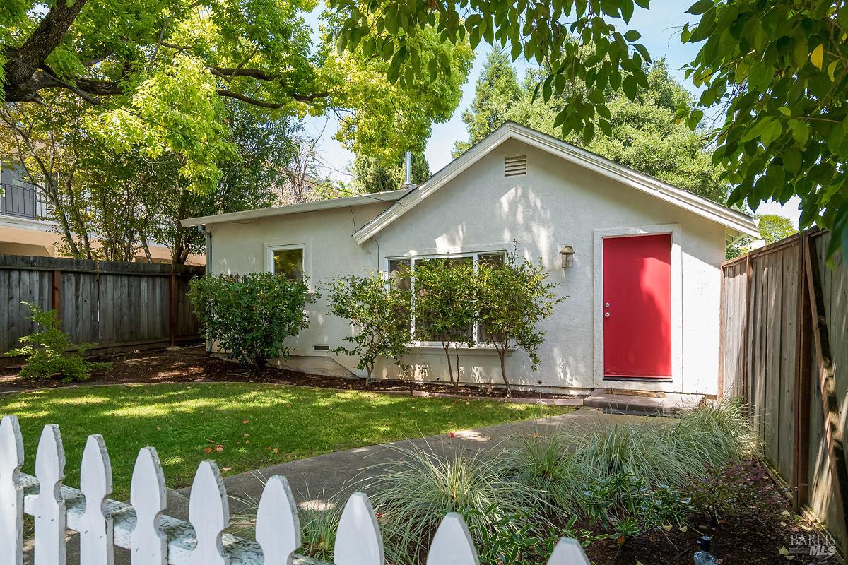 1135 4th Street Novato, CA 94945 - Photo 28 of 47 1bd/1ba ADU. Entrance is on Romar Ct.