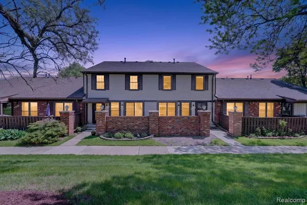 $195,000 | 39427 Heatherheath Drive, Clinton Township, MI 48038