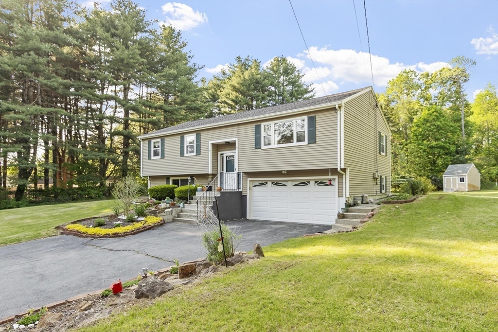 12 Murphy Road Hudson, MA 01749 - Photo 3 of 36