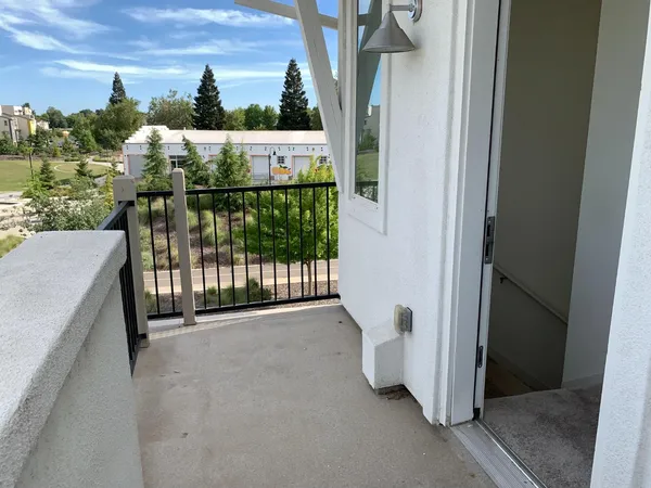 $2,400 | 345 Crate Avenue, Sacramento, CA 95818