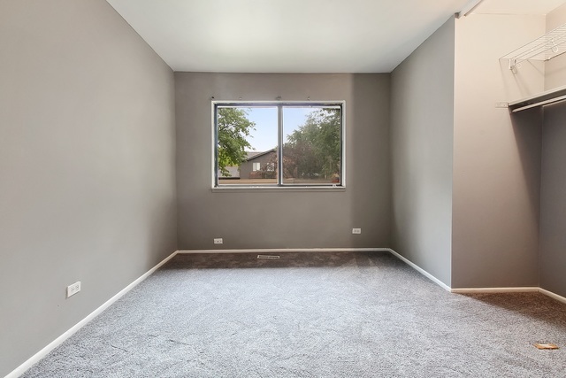 800 Oregon Trail Roselle, IL 60172 - Photo 9 of 16 an empty room with windows