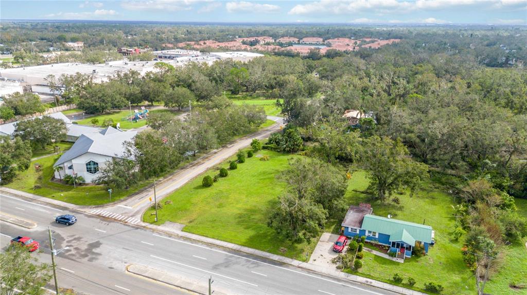 5818 North Lockwood Ridge Road Sarasota, FL 34243 - Photo 4 of 18 Gallery Image 4