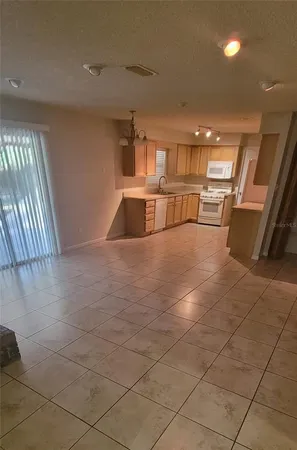 $2,300 | 2220 Northwest 14th Avenue, Gainesville, FL 32605