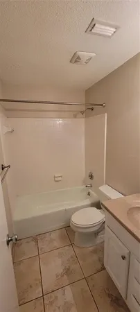 $2,300 | 2220 Northwest 14th Avenue, Gainesville, FL 32605