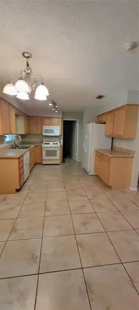 $2,300 | 2220 Northwest 14th Avenue, Gainesville, FL 32605