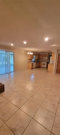 $2,300 | 2220 Northwest 14th Avenue, Gainesville, FL 32605