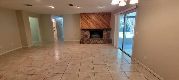 $2,300 | 2220 Northwest 14th Avenue, Gainesville, FL 32605