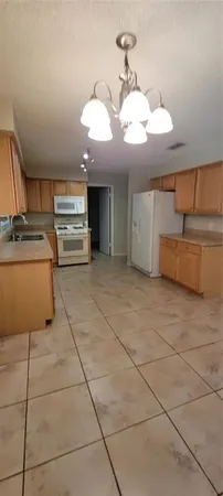 $2,300 | 2220 Northwest 14th Avenue, Gainesville, FL 32605