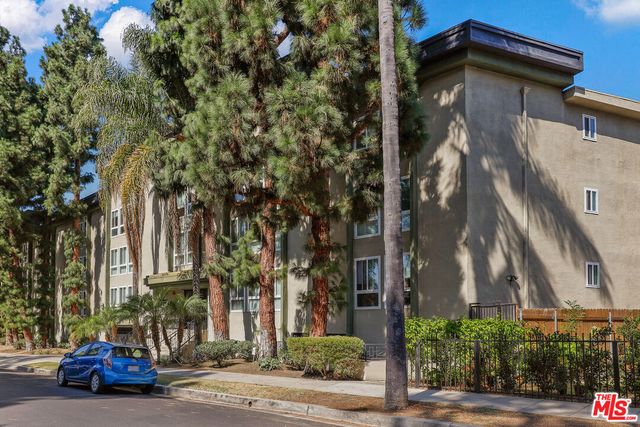 a car parked in front of a building