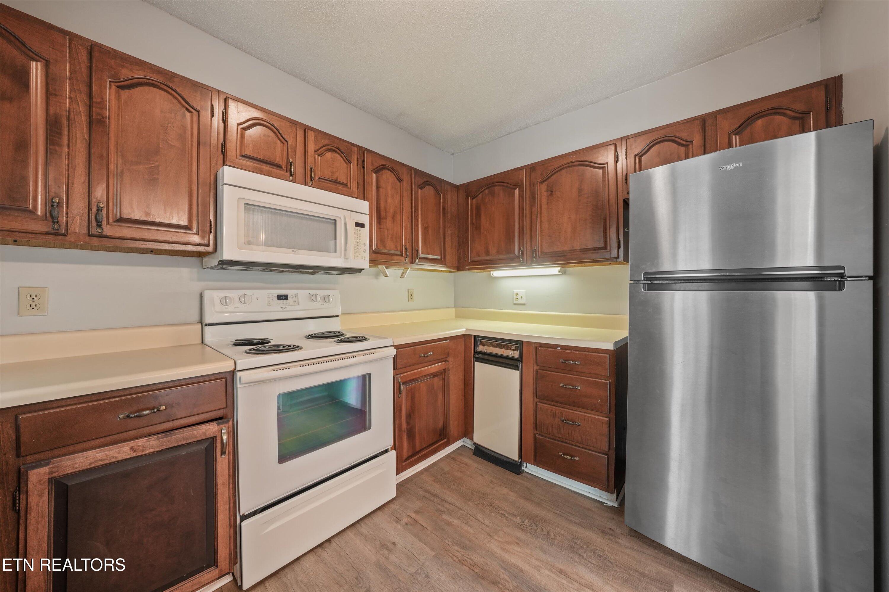 105 Arcadia Lane, Unit D Oak Ridge, TN 37830 - Photo 10 of 29 Spacious Kitchen
