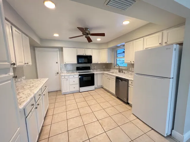 $3,100 | 540 South Manor Drive, Stuart, FL 34994