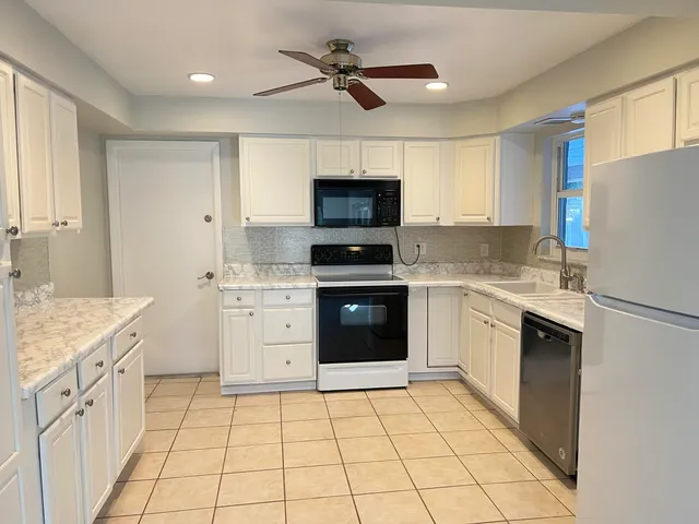 $3,100 | 540 South Manor Drive, Stuart, FL 34994